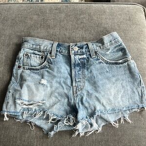 Levi’s 501 distressed shorts. Size 25